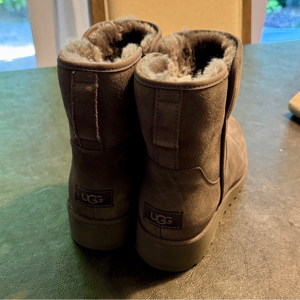 UGG Kristen Water Resistant Suede Boots - Grey - Womens 10M - Picture 6 of 6